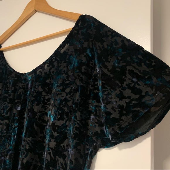 Velvet Camo Print Tee Shirt - Picture 9 of 14